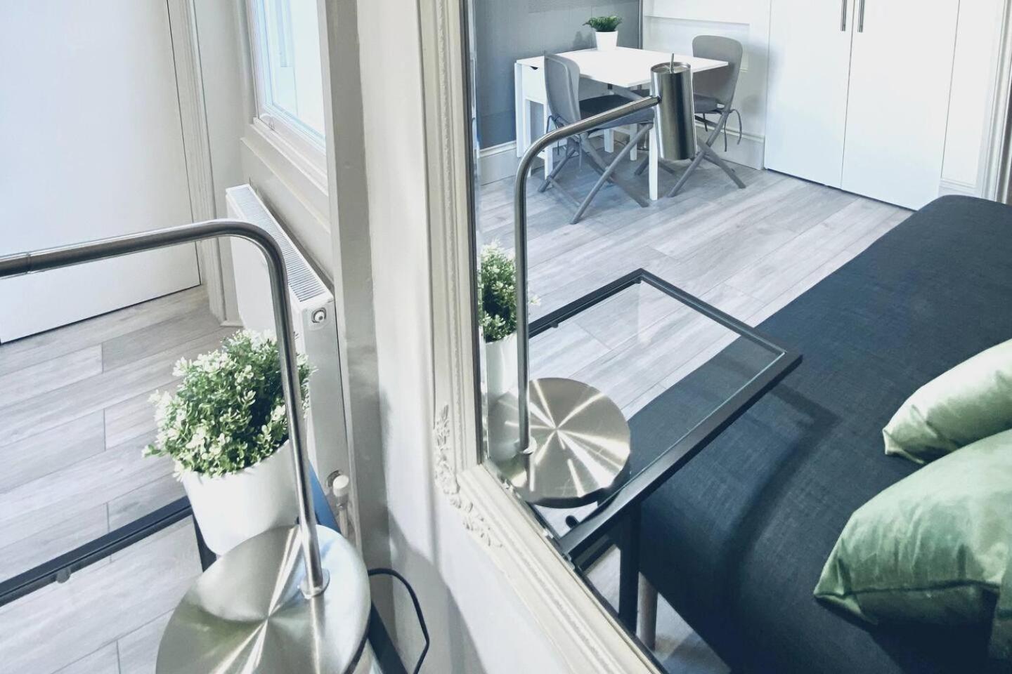 Apt 03 Beachside Beauty Central Studio Steps From Cafes Brighton Eksteriør bilde