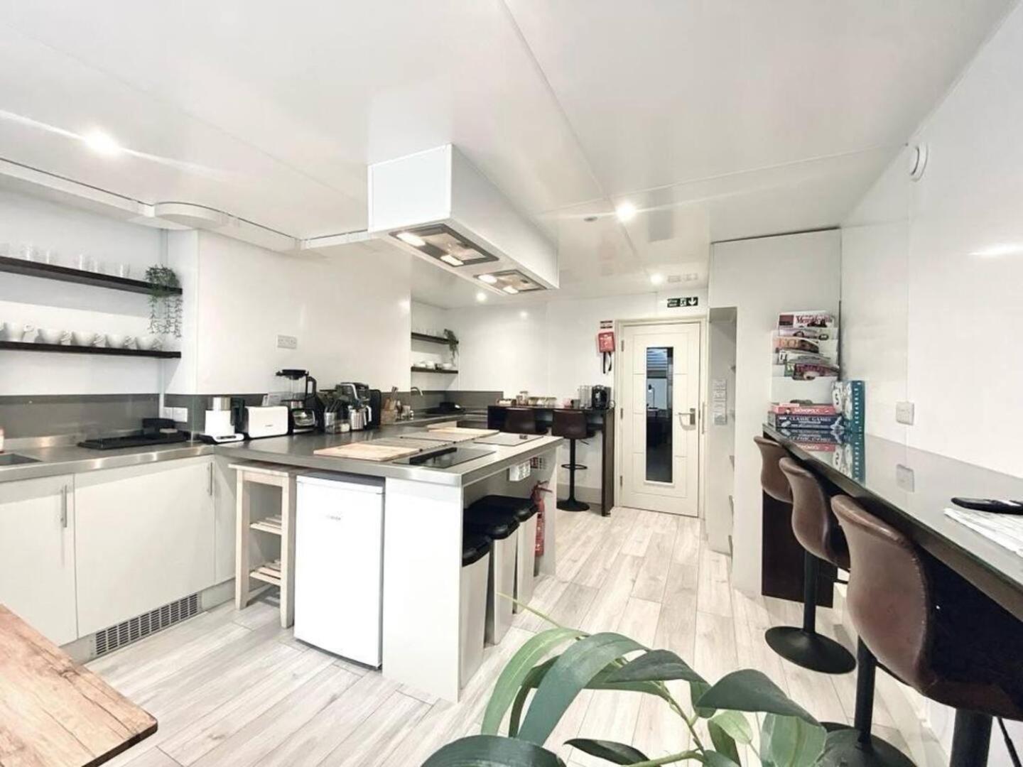 Apt 03 Beachside Beauty Central Studio Steps From Cafes Brighton Eksteriør bilde