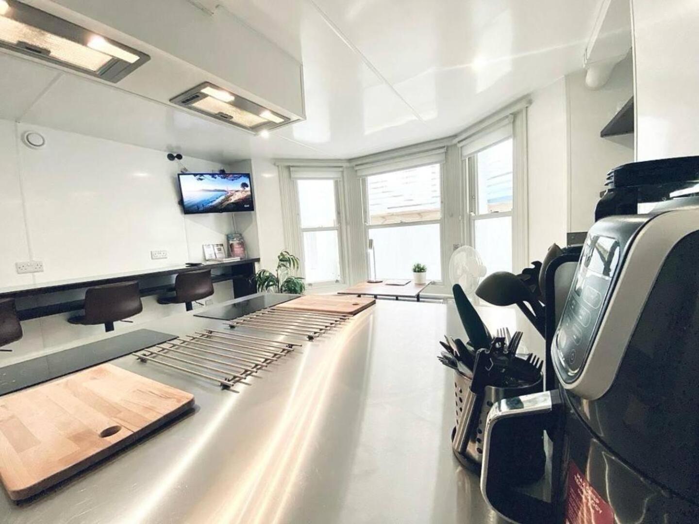 Apt 03 Beachside Beauty Central Studio Steps From Cafes Brighton Eksteriør bilde
