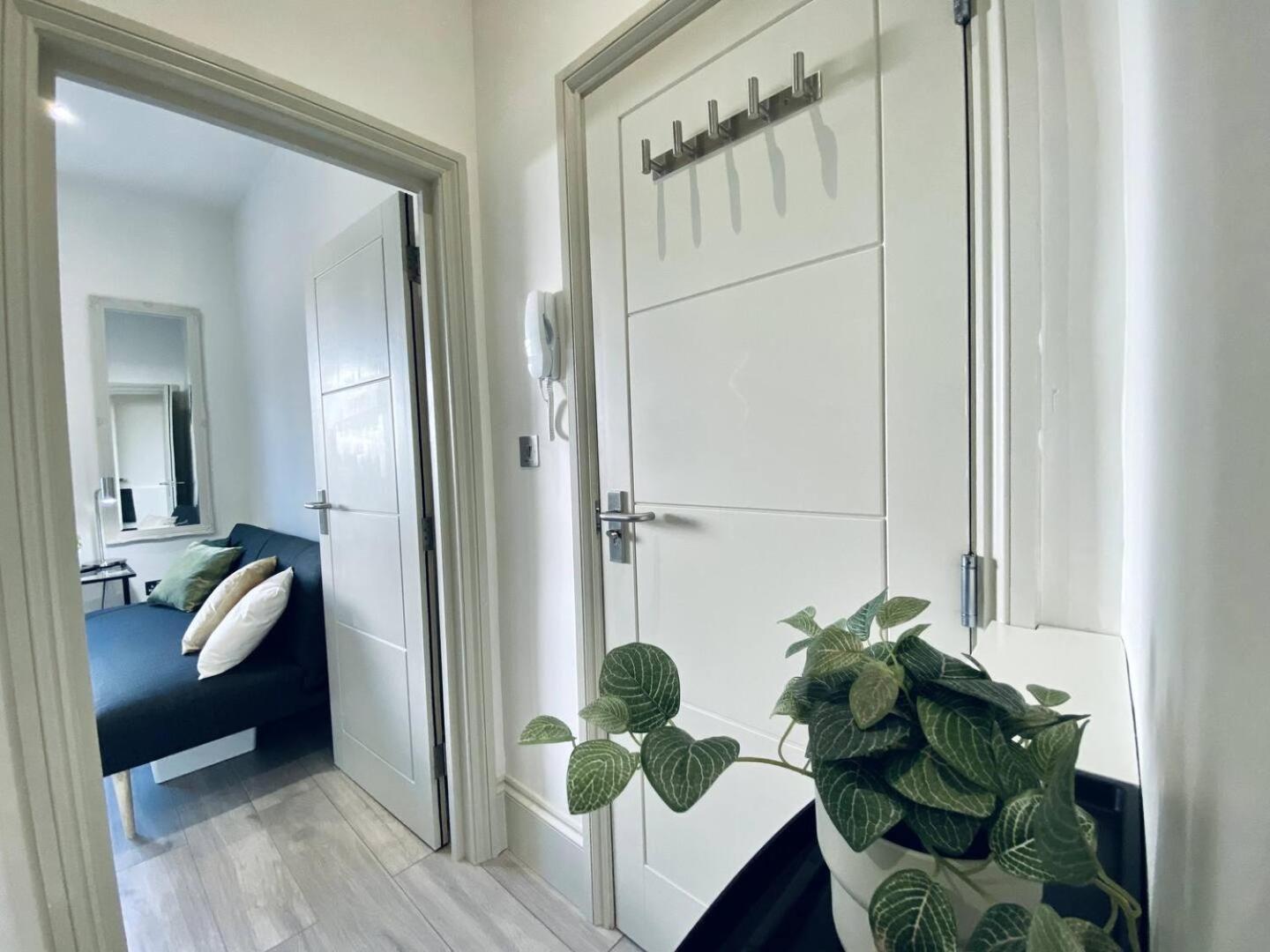 Apt 03 Beachside Beauty Central Studio Steps From Cafes Brighton Eksteriør bilde