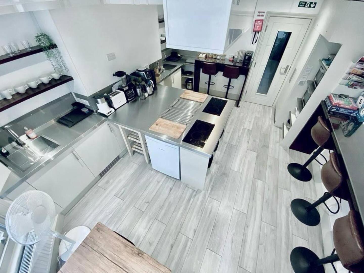 Apt 03 Beachside Beauty Central Studio Steps From Cafes Brighton Eksteriør bilde