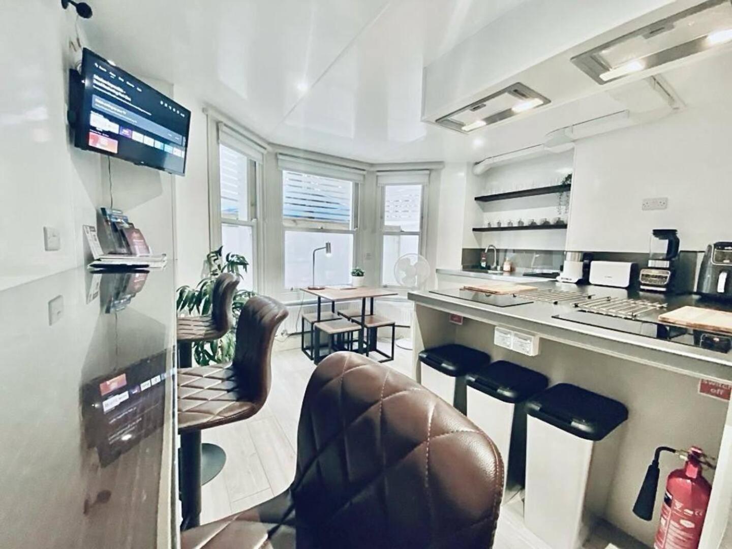 Apt 03 Beachside Beauty Central Studio Steps From Cafes Brighton Eksteriør bilde