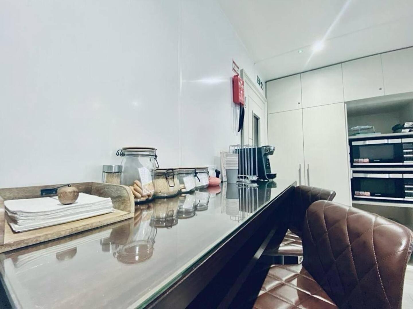 Apt 03 Beachside Beauty Central Studio Steps From Cafes Brighton Eksteriør bilde
