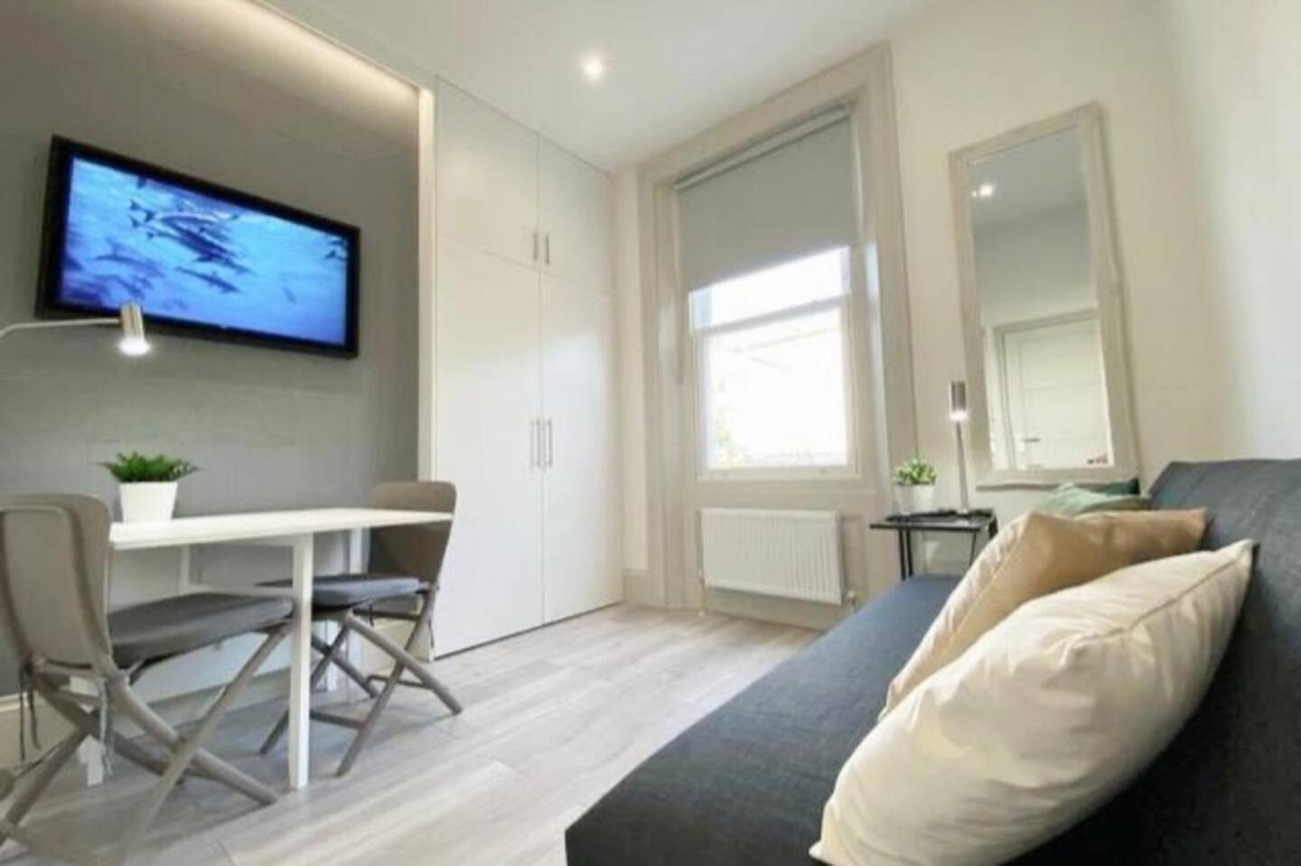Apt 03 Beachside Beauty Central Studio Steps From Cafes Brighton Eksteriør bilde