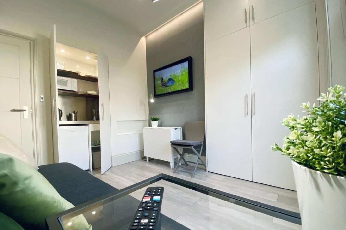 Apt 03 Beachside Beauty Central Studio Steps From Cafes Brighton Eksteriør bilde